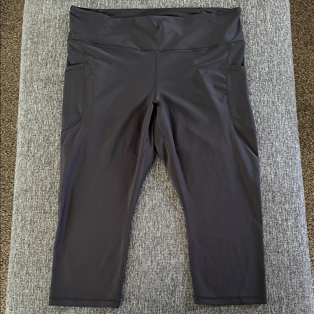Black High-Waisted Leggings Old Navy Powersoft Cropped